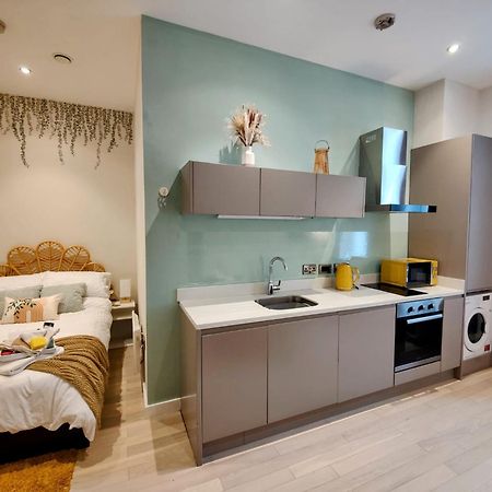 Liverpool Gem: Cozy Studio Retreat Екстериор снимка