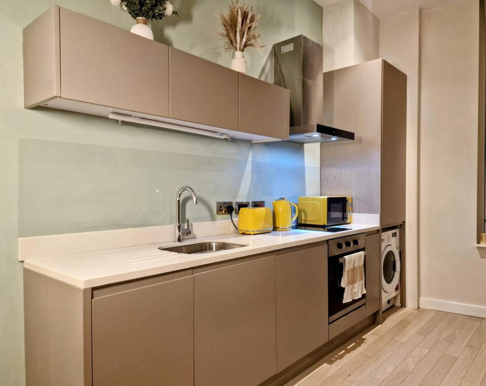 Liverpool Gem: Cozy Studio Retreat Екстериор снимка